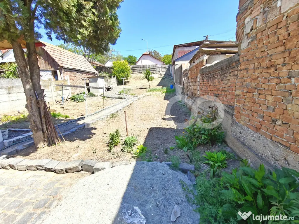 Casa 4 camere cu teren 503 mp si acces auto in curte - Comis - Sibiu (Sibiu)