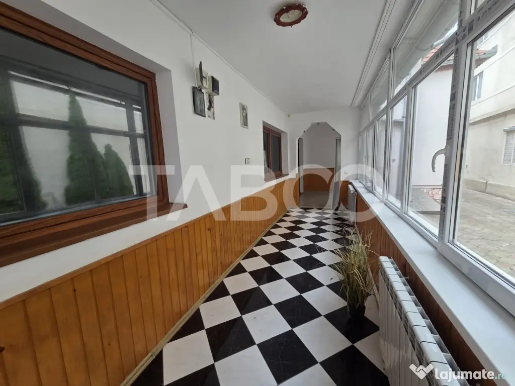 Casa 4 camere de vanzare zona Negoiu singur in curte - Fagaras (Brasov)