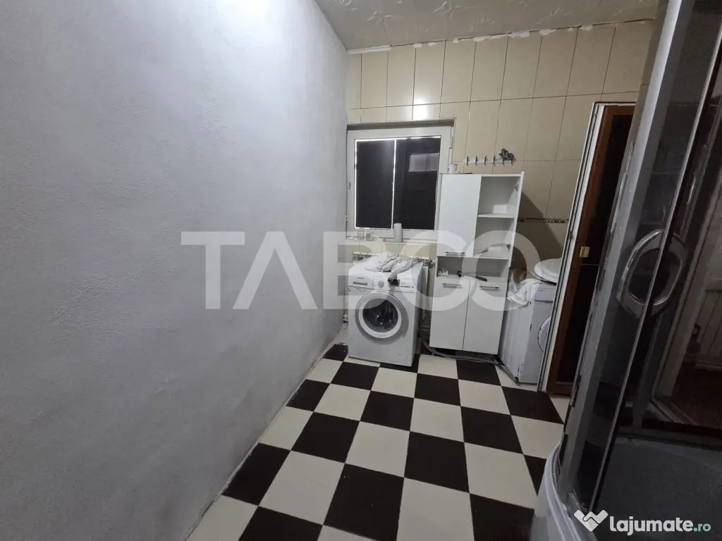 Casa 4 camere de vanzare zona Negoiu singur in curte - Fagaras (Brasov)