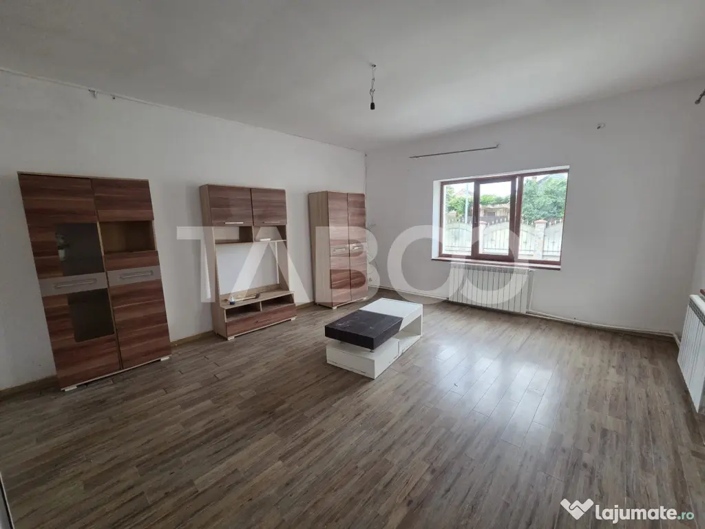 Casa 4 camere de vanzare zona Negoiu singur in curte - Fagaras (Brasov)
