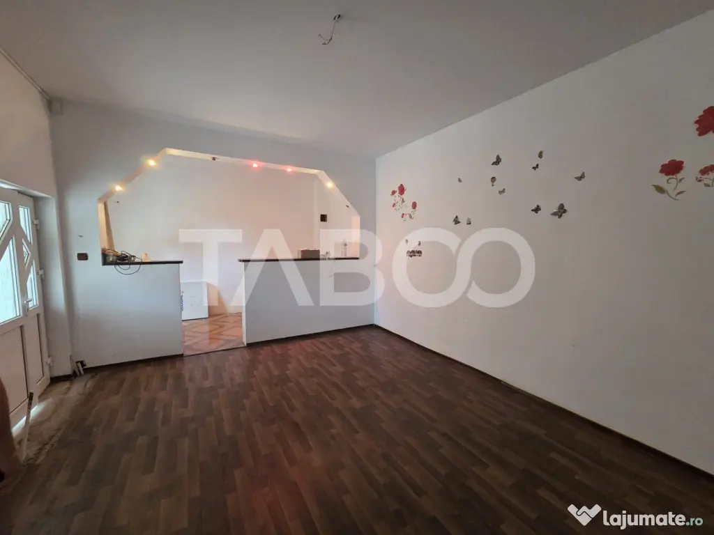 Casa 4 camere de vanzare zona Negoiu singur in curte - Fagaras (Brasov)