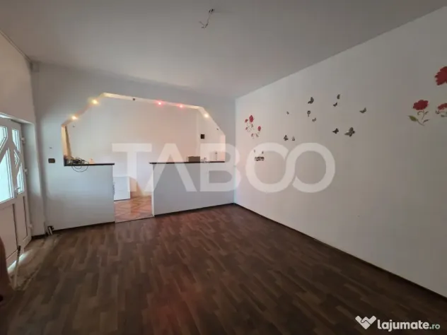 Casa 4 camere de vanzare zona Negoiu singur in curte - Fagaras (Brasov)