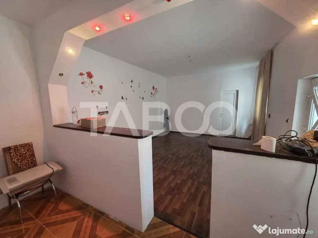 Casa 4 camere de vanzare zona Negoiu singur in curte - Fagaras (Brasov)