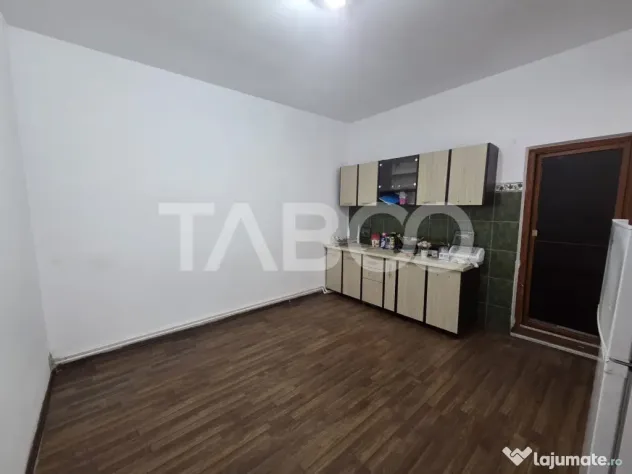 Casa 4 camere de vanzare zona Negoiu singur in curte - Fagaras (Brasov)