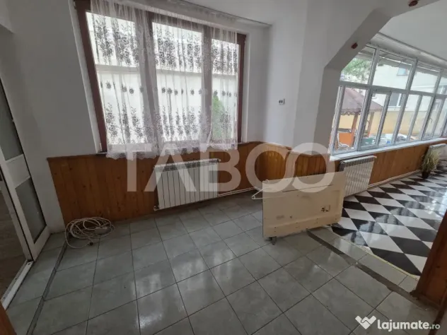 Casa 4 camere de vanzare zona Negoiu singur in curte - Fagaras (Brasov)