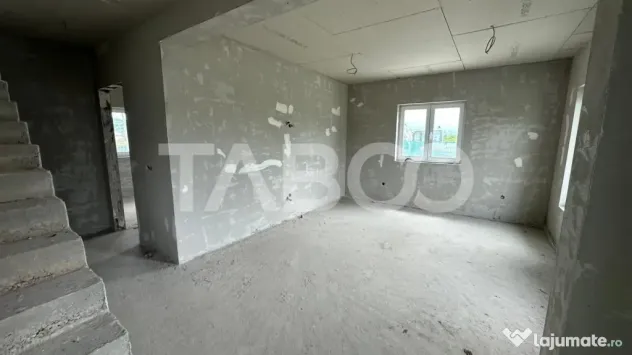 Casa cu acces 2 strazi tip duplex cu curte libera 195 mp Moh - Mohu (Sibiu)