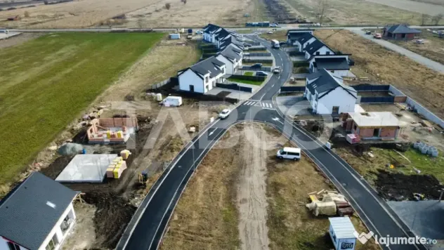Casa individuala de vanzare cu teren generos- predare la alb - Sura Mica (Sibiu)