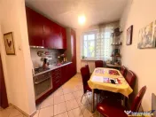 Apartament cu 3camere, etaj1, bloc de 4 nivele, langa Piata 