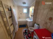 Apartament 3 camere, etaj 2, bloc izolat, - Zona Girocului 