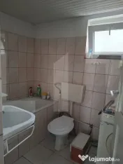 Casă renovată, 3 camere, teren 2.252 mp, anexe, acces din 