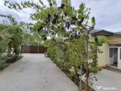Casă renovată, 3 camere, teren 2.252 mp, anexe, acces din 