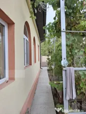 Casă renovată, 3 camere, teren 2.252 mp, anexe, acces din 