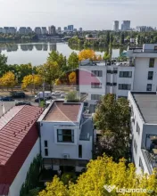 Vila unica de vanzare, gradina matura si vedere la Lac, in zona Tei