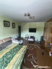 Apartament cu 3 camere decomandat, balcon închis 