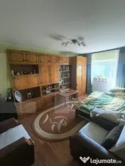 Apartament cu 3 camere decomandat, balcon închis 
