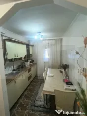 Apartament cu 3 camere decomandat, balcon închis 