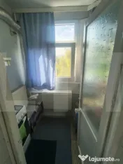 Apartament cu 3 camere decomandat, balcon închis 