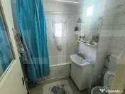 Apartament cu 3 camere decomandat, balcon închis 