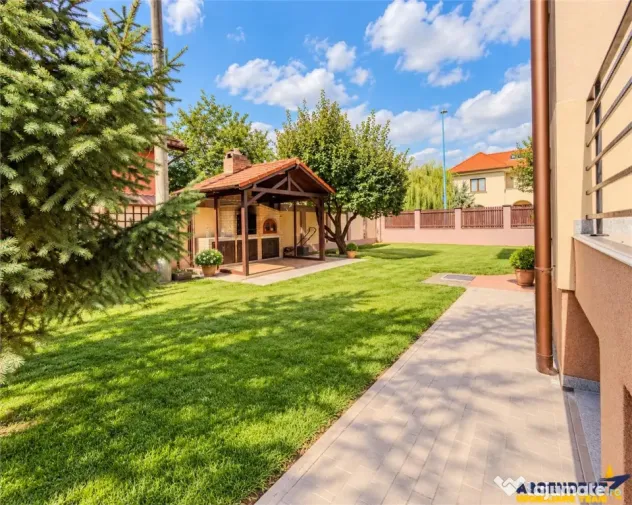 Vila de prestigiu, Tractorul, Coresi, teren 700mp, 2 corpuri - Brasov (Brasov)