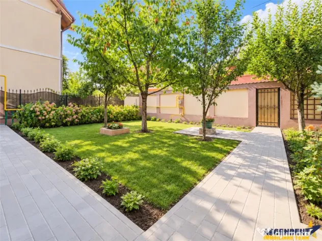 Vila de prestigiu, Tractorul, Coresi, teren 700mp, 2 corpuri - Brasov (Brasov)