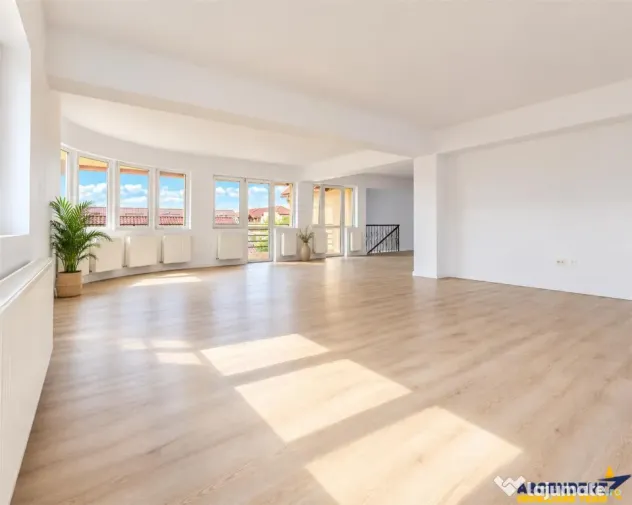 Vila de prestigiu, Tractorul, Coresi, teren 700mp, 2 corpuri - Brasov (Brasov)