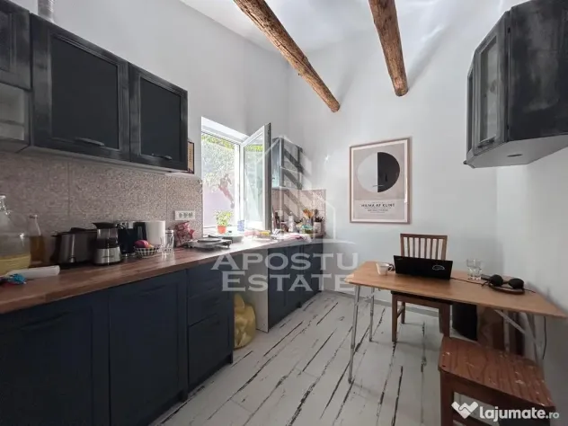 Casa individuala in curte comuna, cu loc de parcare in zona Centrala. - Timisoara (Timis)