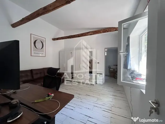 Casa individuala in curte comuna, cu loc de parcare in zona Centrala. - Timisoara (Timis)