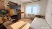 Apartament 3 camere, etaj intermediar, centrala proprie, Calea Sagului