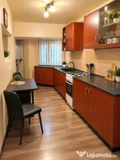 Traian, spre gara, 2 camere, decom., etaj 1