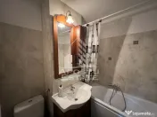 Apartament 3 camere, centrala proprie, zona Lipovei 