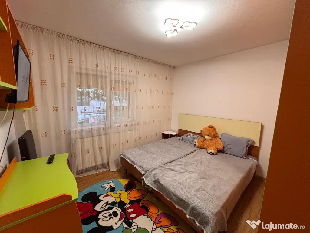 Inchiriez apartament 2 camere decomandat Craiovita Noua