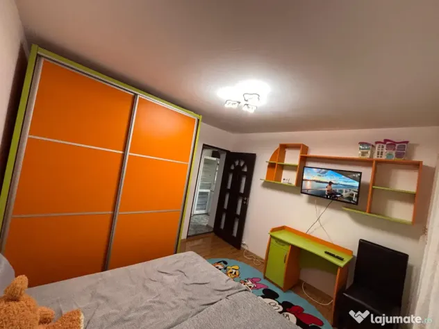 Inchiriez apartament 2 camere decomandat Craiovita Noua