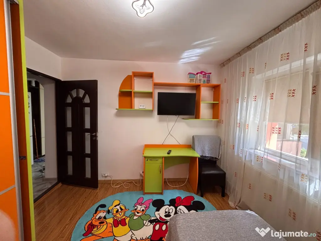 Inchiriez apartament 2 camere decomandat Craiovita Noua