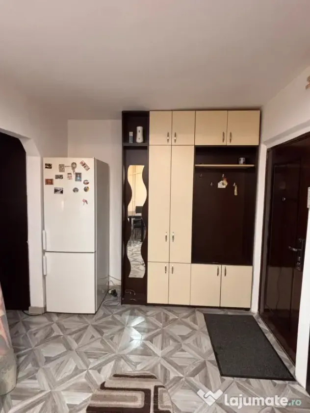Inchiriez apartament 2 camere decomandat Craiovita Noua