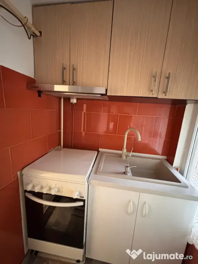 Inchiriez apartament 2 camere decomandat Craiovita Noua