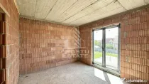 Jumatate de duplex cu 4 camere de vanzare in Giroc