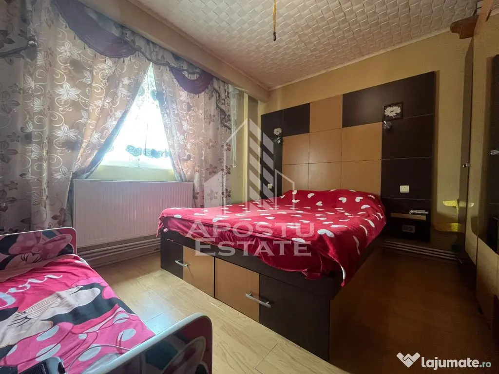 Apartament 4 camere, zona Confectii - Arad (Arad)