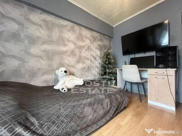 Apartament 4 camere, zona Confectii - Arad (Arad)