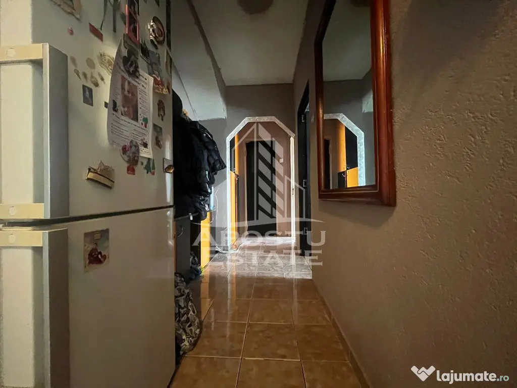 Apartament 4 camere, zona Confectii - Arad (Arad)