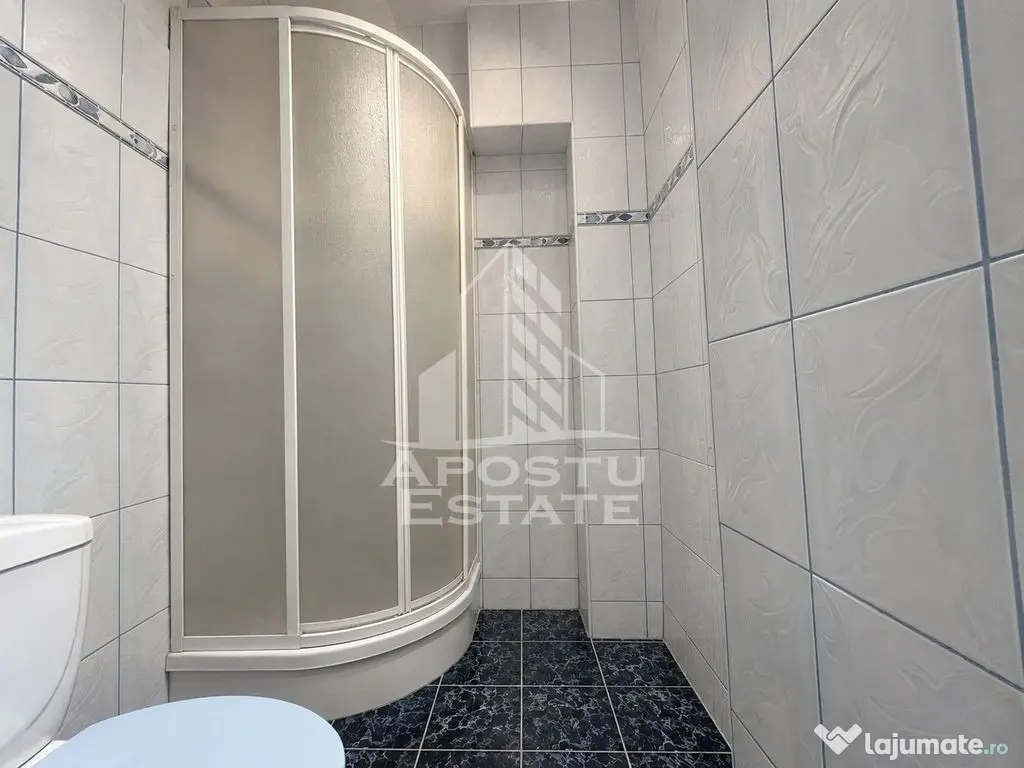 Apartament 4 camere, zona Confectii - Arad (Arad)