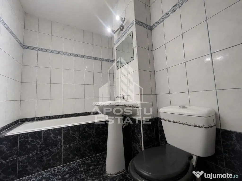 Apartament 4 camere, zona Confectii - Arad (Arad)