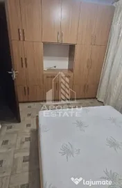 Apartament 3 camere de închiriat, pozitie excelenta, situat central