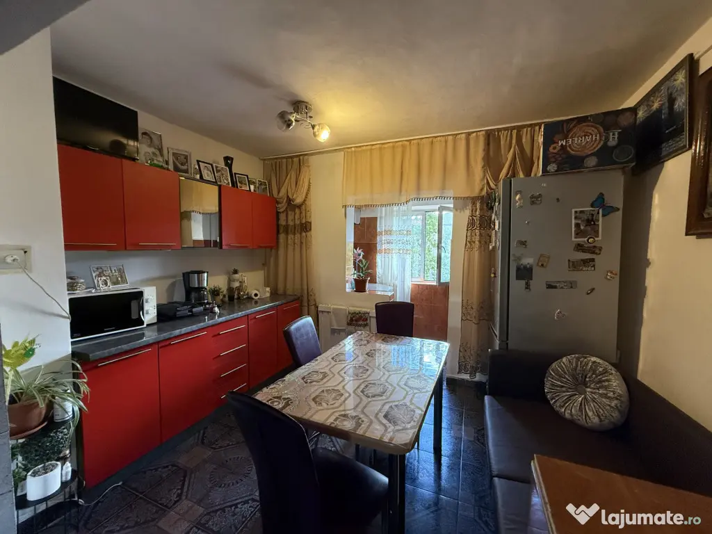 Apartament cu 2 camere, decomandat, 50 mp utili, etaj 3 - So - Timisoara (Timis)