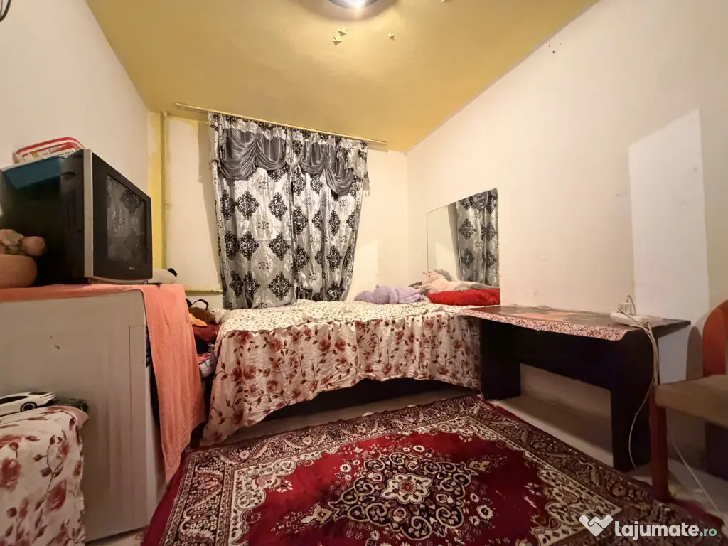 Garsoniera 10,5 mp, etaj 2 ideala pentru investitie - Take - Timisoara (Timis)