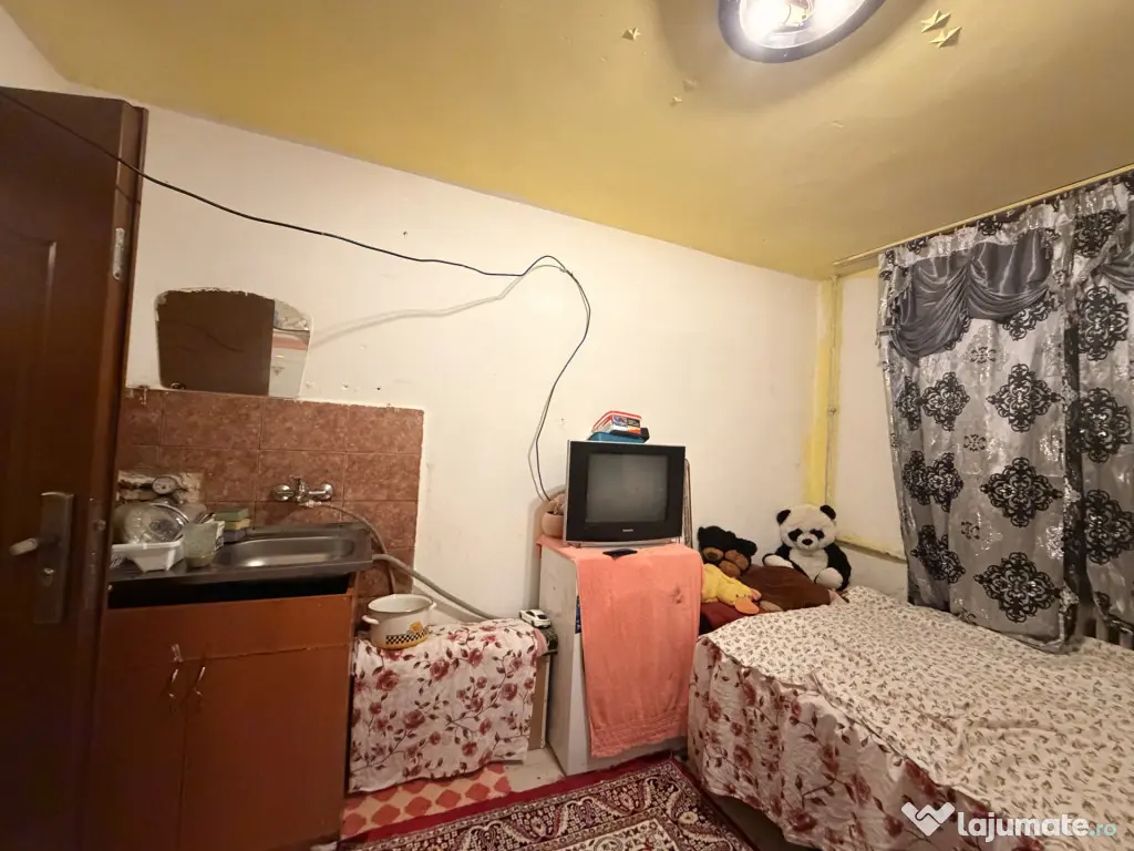 Garsoniera 10,5 mp, etaj 2 ideala pentru investitie - Take - Timisoara (Timis)