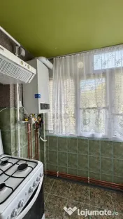 Apartament spatios, 3 camere, 55 mp utili, etaj 3 - zona Lip 