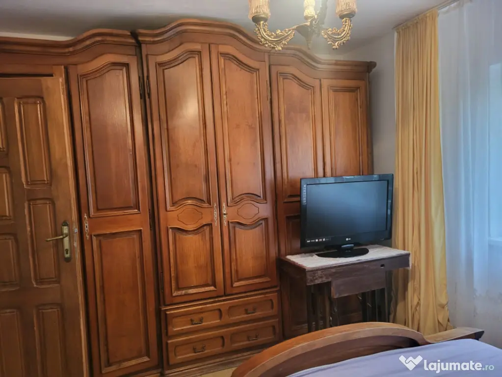 Inchiriere apartament 3 camere, Zona 1 Mai - Craiova (Dolj)