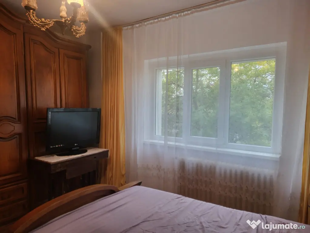 Inchiriere apartament 3 camere, Zona 1 Mai - Craiova (Dolj)