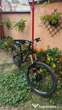 Bicicleta MTB specialized suspension