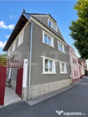 Casă cu 5 camere și 2.336 mp teren în Prejmer – centru